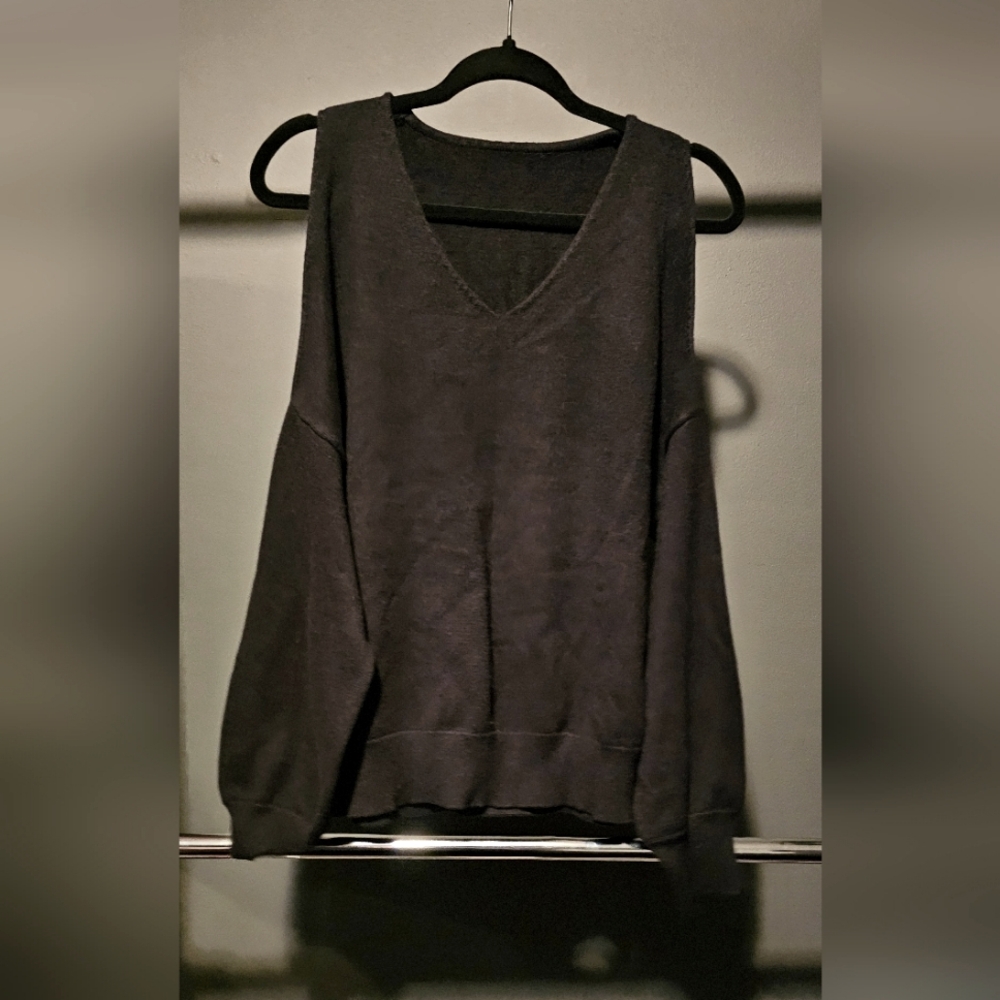 Black size medium sweater - Picture 1 of 5